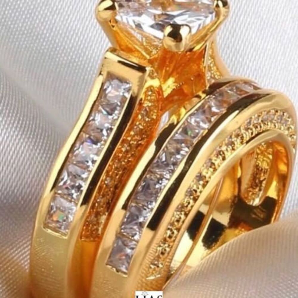 New 18k yellow gold wedding ring set